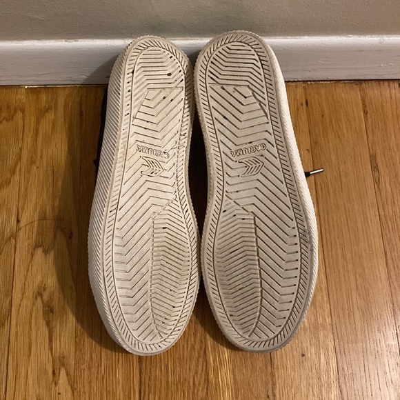 Cariuma OCA low black canvas sneakers, size 9 - Picture 2 of 6